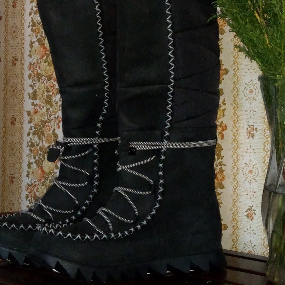 The North Face Black Winter Boots with Contrast Stitching